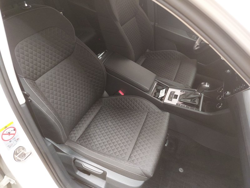 Škoda Superb Kombi 2.0 TDI automatik Ambition • el. peta vrata • Full LED — 12