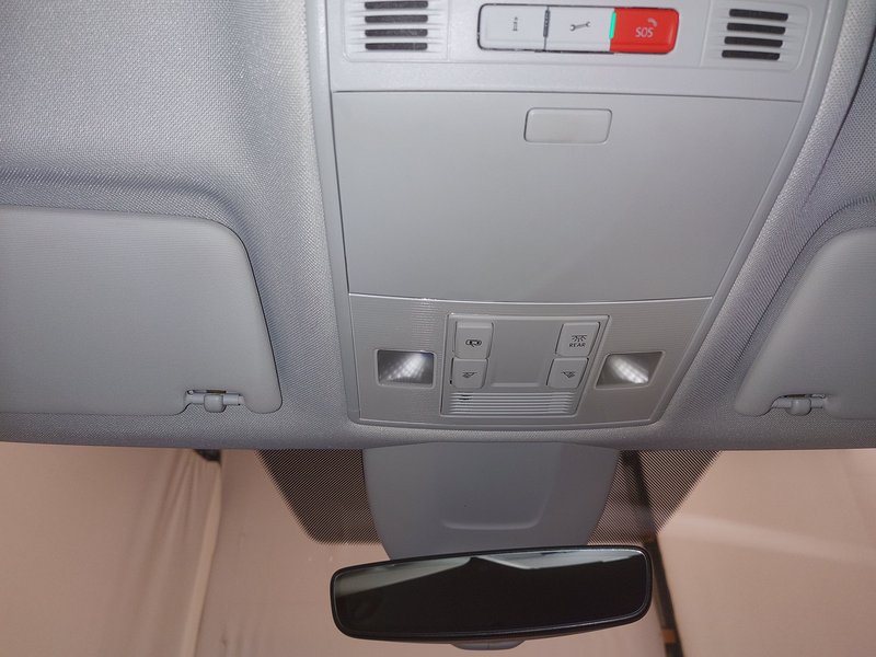 Škoda Superb Kombi 2.0 TDI automatik Ambition • el. peta vrata • Full LED — 13
