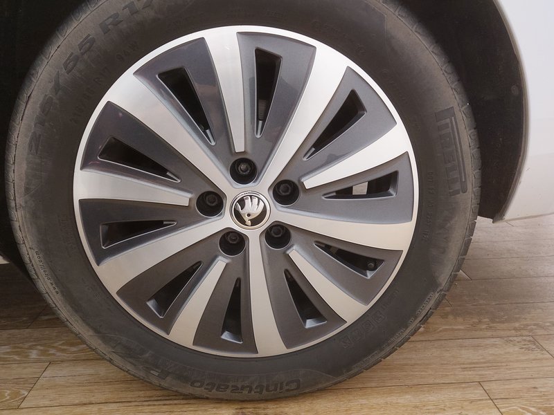 Škoda Superb Kombi 2.0 TDI automatik Ambition • el. peta vrata • Full LED — 14