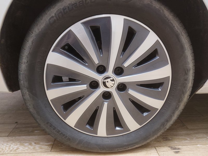 Škoda Superb Kombi 2.0 TDI automatik Ambition • el. peta vrata • Full LED — 15