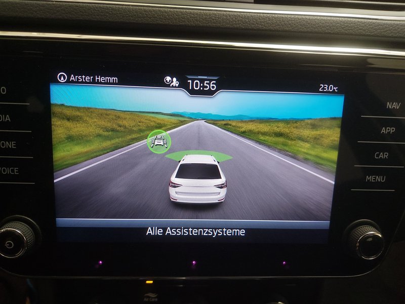 Škoda Superb Kombi 2.0 TDI automatik Ambition • el. peta vrata • Full LED — 21