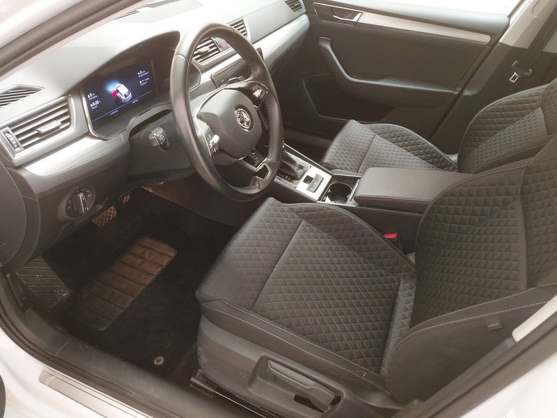 Škoda Superb Kombi 2.0 TDI automatik Ambition • el. peta vrata • Full LED — 6