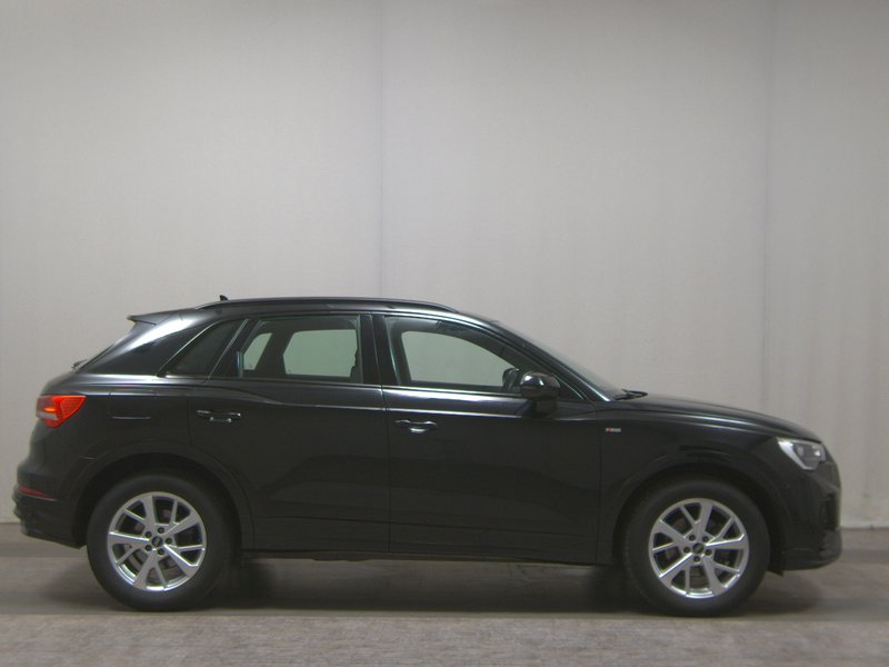 Audi Q3 2.0 TDI automatik S line • Full LED • 4x4