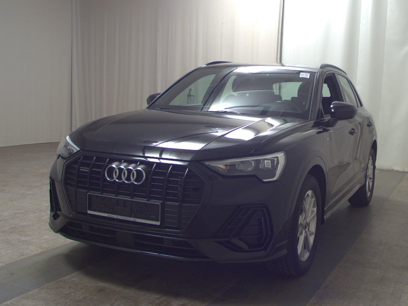 Audi Q3 2.0 TDI automatik S line • Full LED • 4x4 — 2