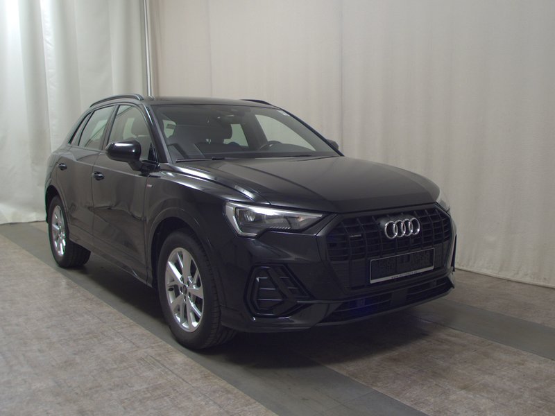 Audi Q3 2.0 TDI automatik S line • Full LED • 4x4 — 3