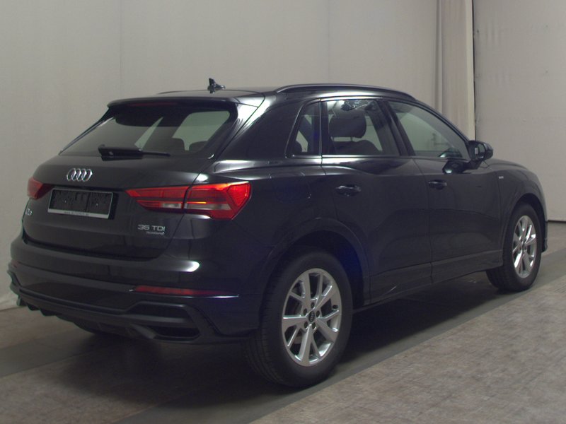 Audi Q3 2.0 TDI automatik S line • Full LED • 4x4 — 4