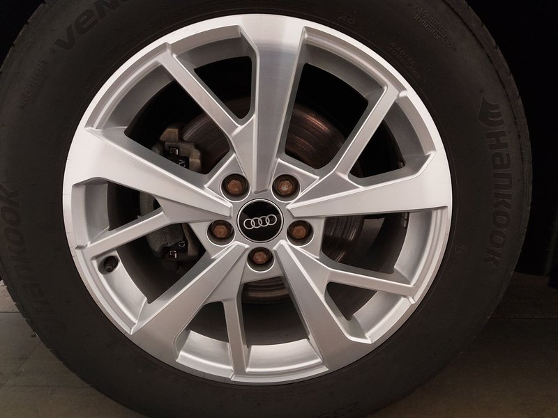 Audi Q3 2.0 TDI automatik S line • Full LED • 4x4 — 8