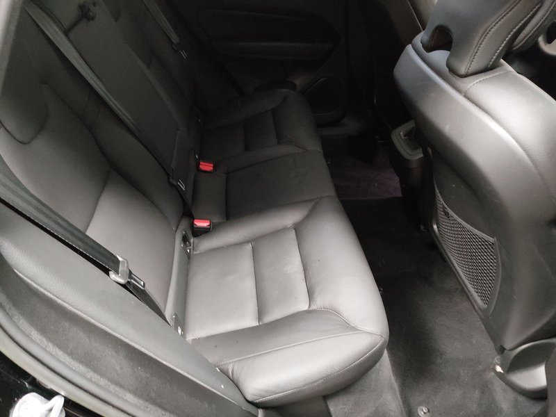 Volvo XC60 B4 D AWD automatik • ACC • el. peta vrata — 12