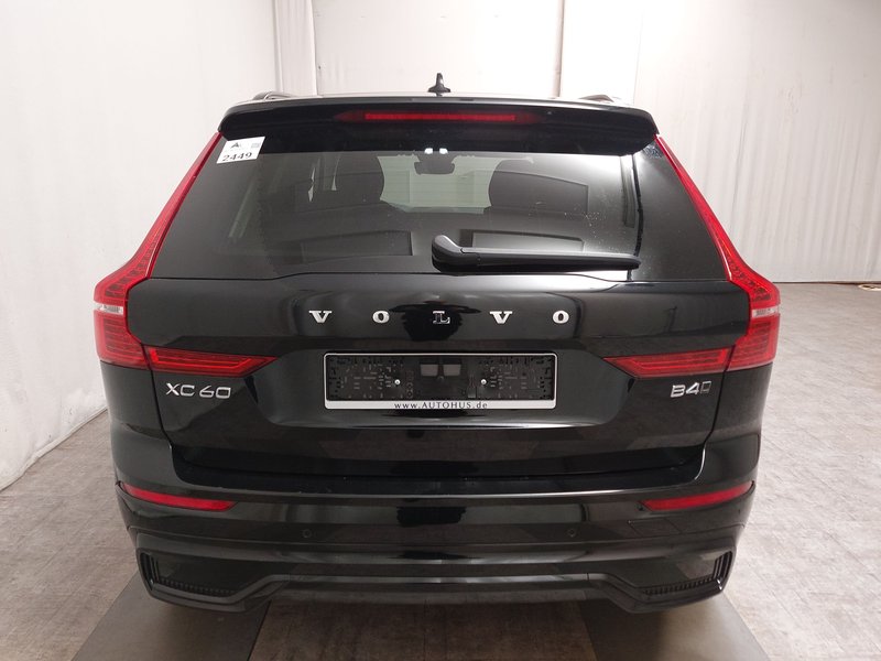 Volvo XC60 B4 D AWD automatik • ACC • el. peta vrata — 14