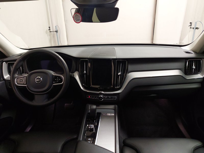Volvo XC60 B4 D AWD automatik • ACC • el. peta vrata — 16