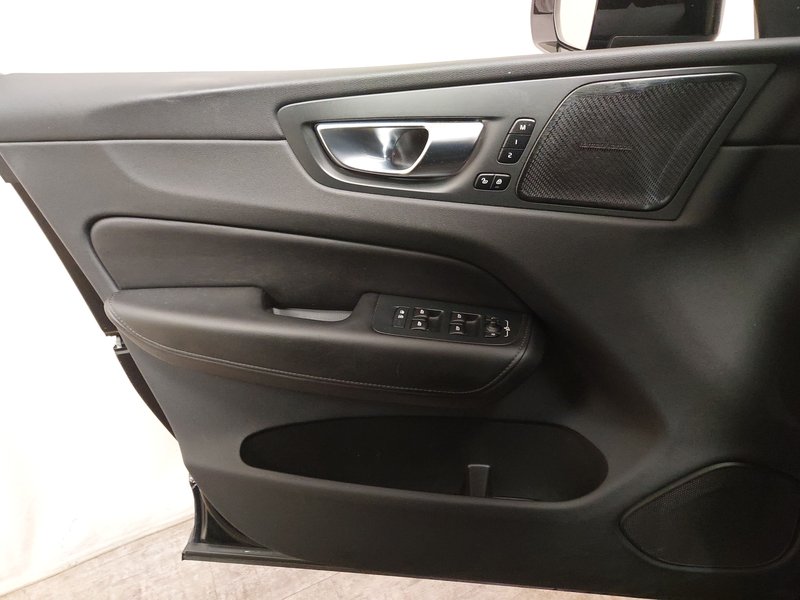 Volvo XC60 B4 D AWD automatik • ACC • el. peta vrata — 5