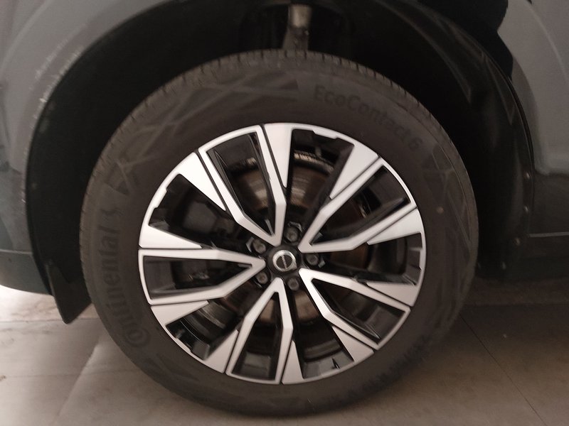 Volvo XC60 B4 D AWD automatik • ACC • el. peta vrata — 8
