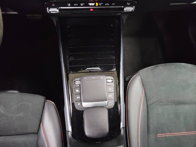 Mercedes-Benz GLB 200 d automatik AMG Line • LED — 6