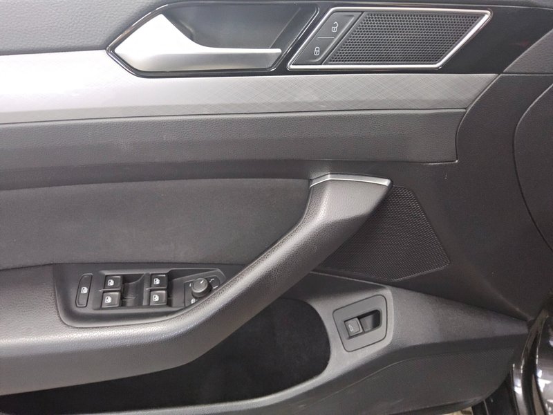 Volkswagen Passat Variant 2.0 TDI automatik • 360° kamera — 10