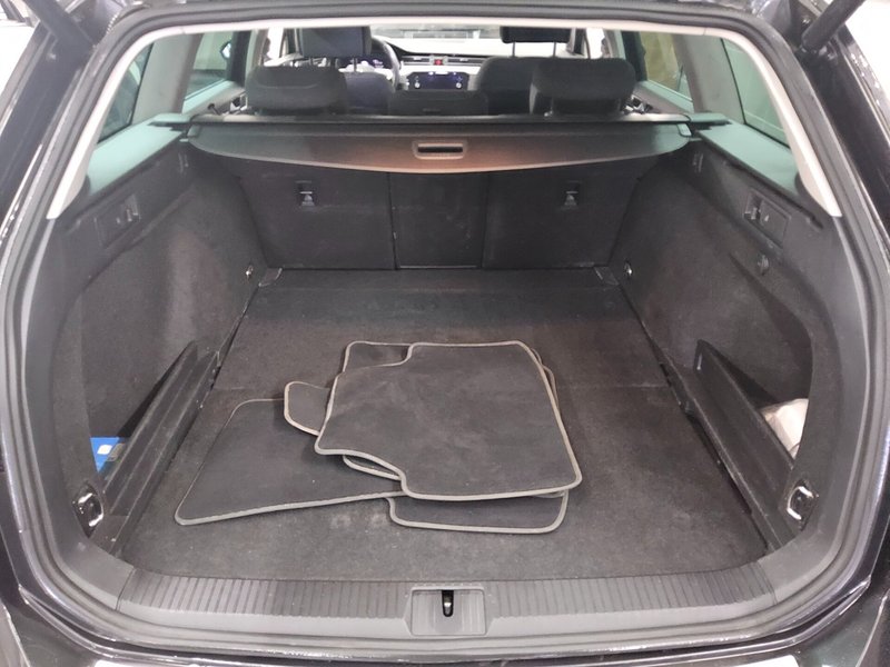 Volkswagen Passat Variant 2.0 TDI automatik • 360° kamera — 12