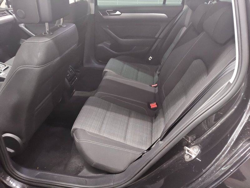Volkswagen Passat Variant 2.0 TDI automatik • 360° kamera — 13