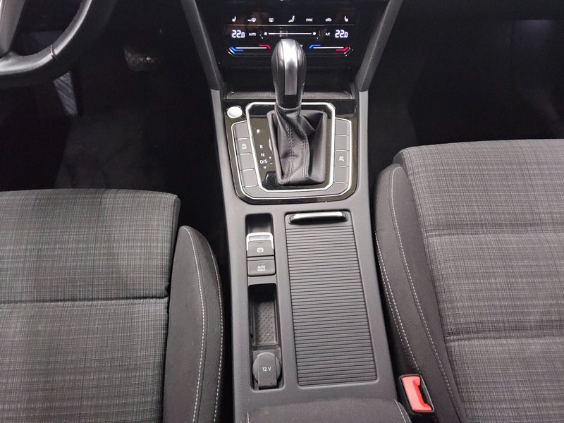 Volkswagen Passat Variant 2.0 TDI automatik • 360° kamera — 6