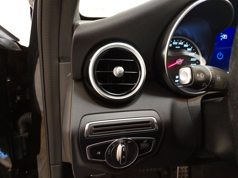 Mercedes-Benz C 300 de AMG Line automatik • Full LED • navigacija — 7