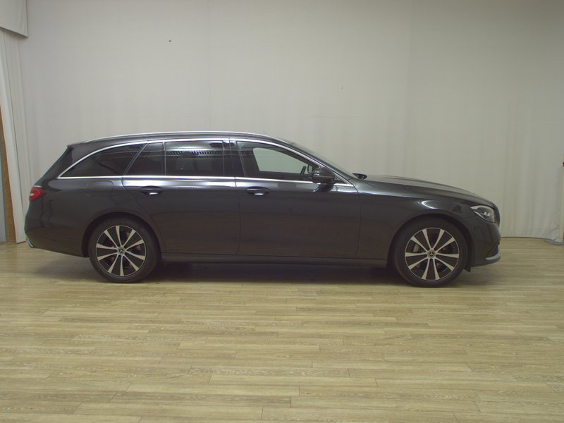 Mercedes-Benz E 300 de karavan automatik • bežično punjenje • ACC