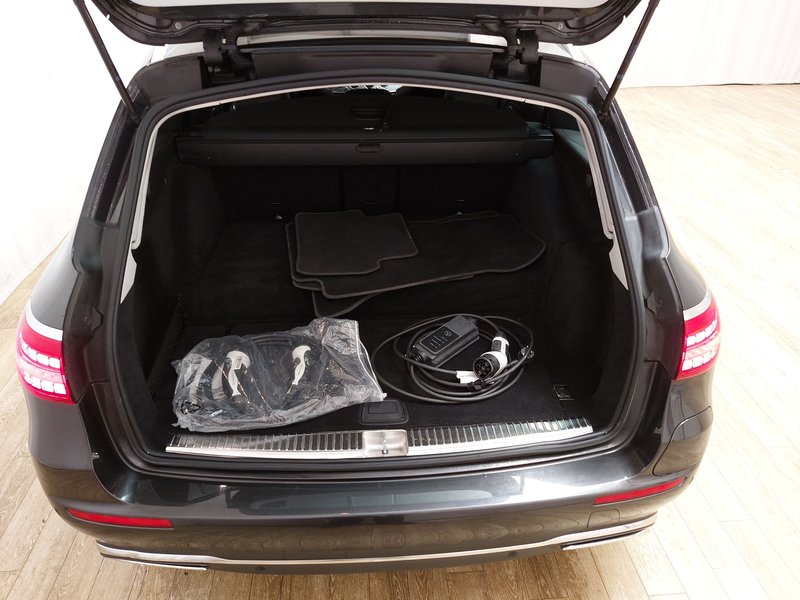 Mercedes-Benz E 300 de karavan automatik • bežično punjenje • ACC — 18