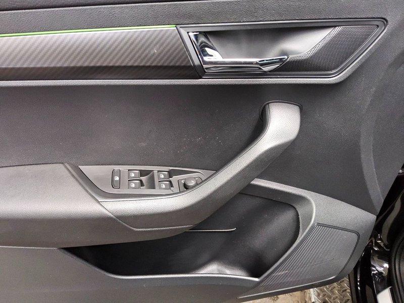 Škoda Karoq 2.0 TDI automatik 4x4 SportLine • AHK • Full LED — 10