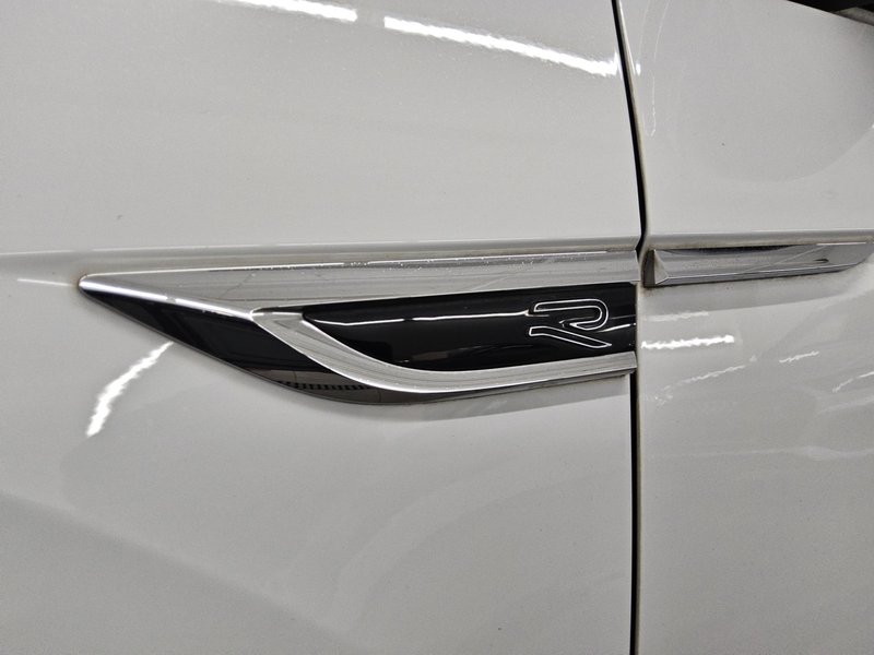 Volkswagen T-Roc 1.0 TSI R-Line • bežično punjenje • masaža — 12