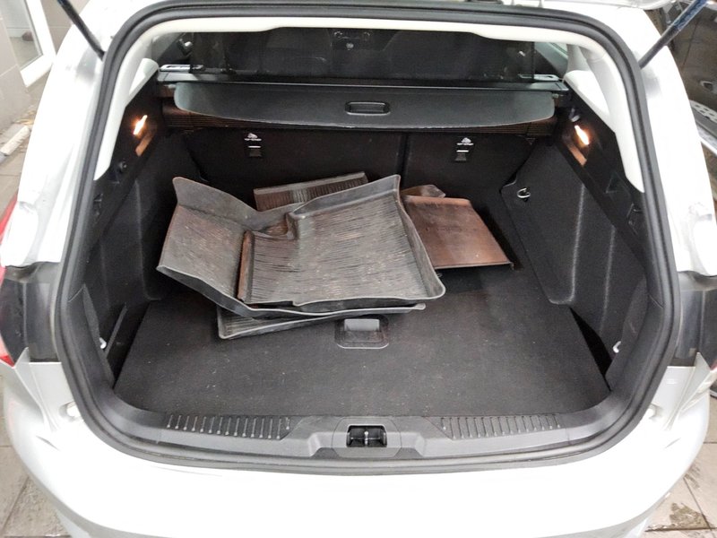 Ford Focus Turnier 1.0 EcoBoost Titanium • LED • navigacija — 11
