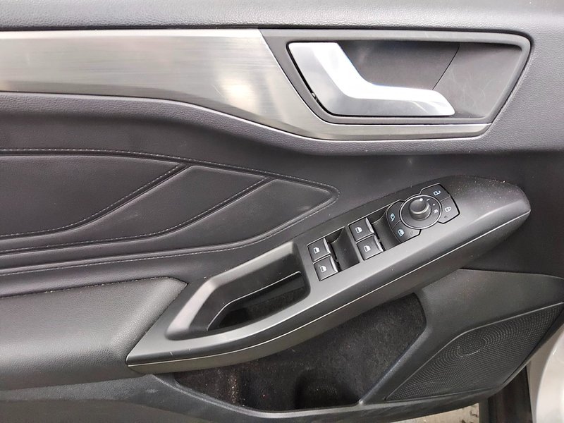 Ford Focus Turnier 1.0 EcoBoost Titanium • LED • navigacija — 9