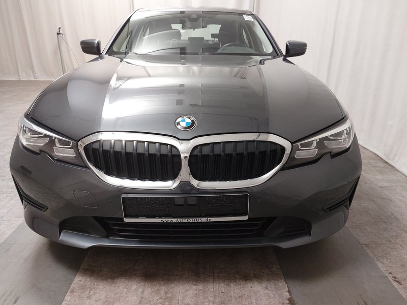 BMW 318d automatik • ACC • LED — 10