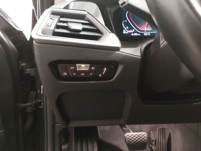 BMW 318d automatik • ACC • LED — 13