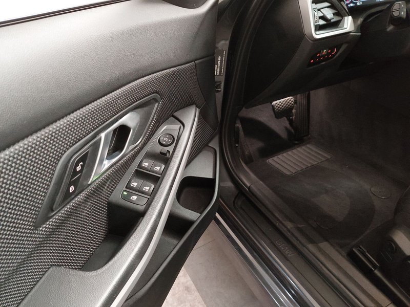 BMW 318d automatik • ACC • LED — 14