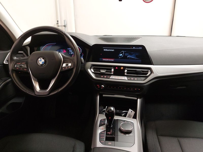 BMW 318d automatik • ACC • LED — 16