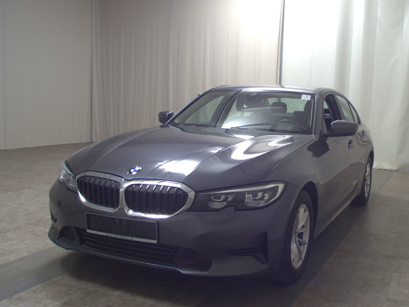 BMW 318d automatik • ACC • LED — 2
