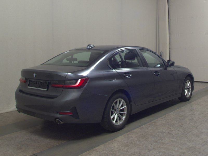 BMW 318d automatik • ACC • LED — 4