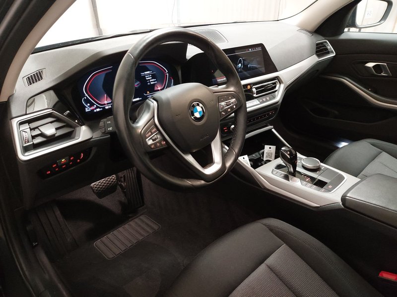 BMW 318d automatik • ACC • LED — 6