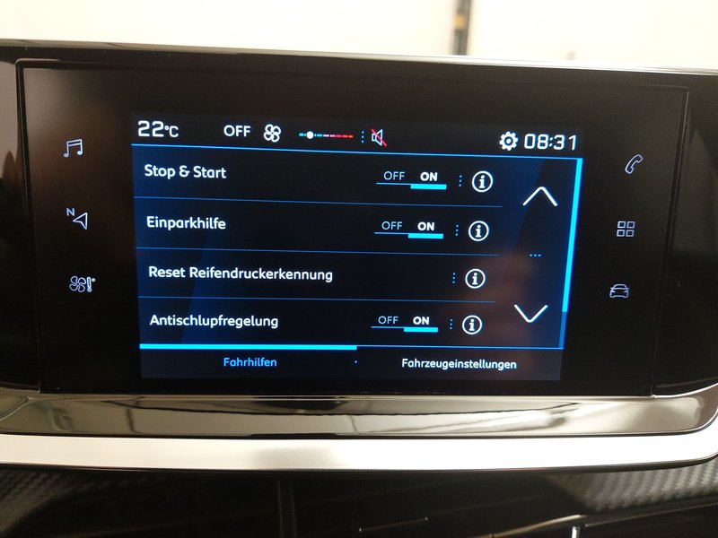 Peugeot 208 PureTech 75 Active Pack • 360° kamera • digitalni instrumenti — 18
