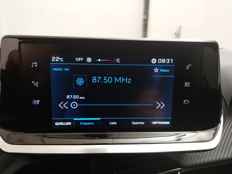 Peugeot 208 PureTech 75 Active Pack • 360° kamera • digitalni instrumenti — 20
