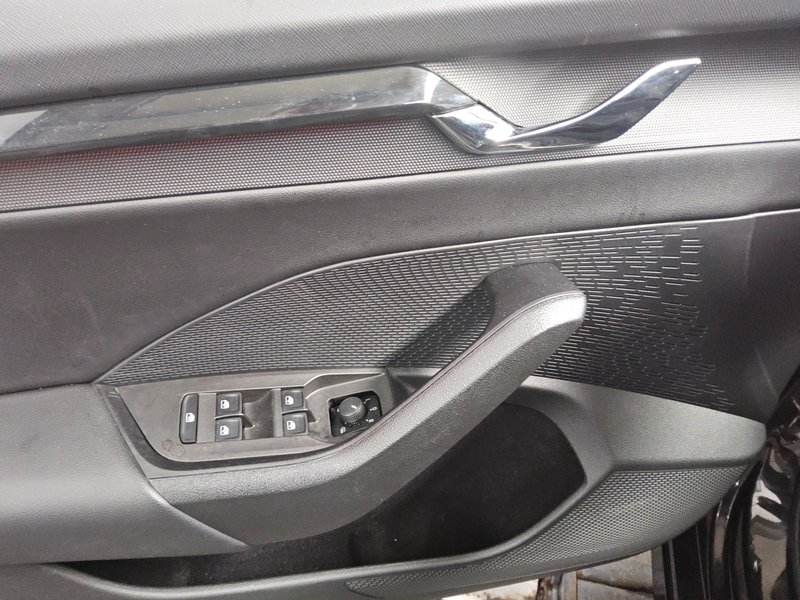Škoda Octavia Combi 2.0 TDI SportLine automatik • HUD • ACC — 10
