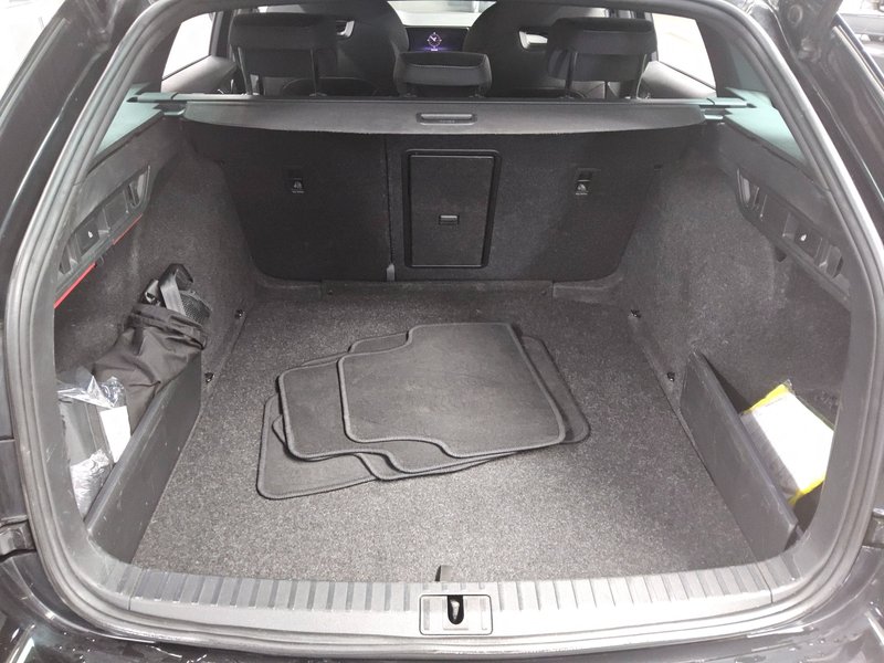 Škoda Octavia Combi 2.0 TDI SportLine automatik • HUD • ACC — 12