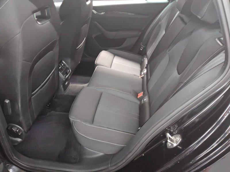 Škoda Octavia Combi 2.0 TDI SportLine automatik • HUD • ACC — 13