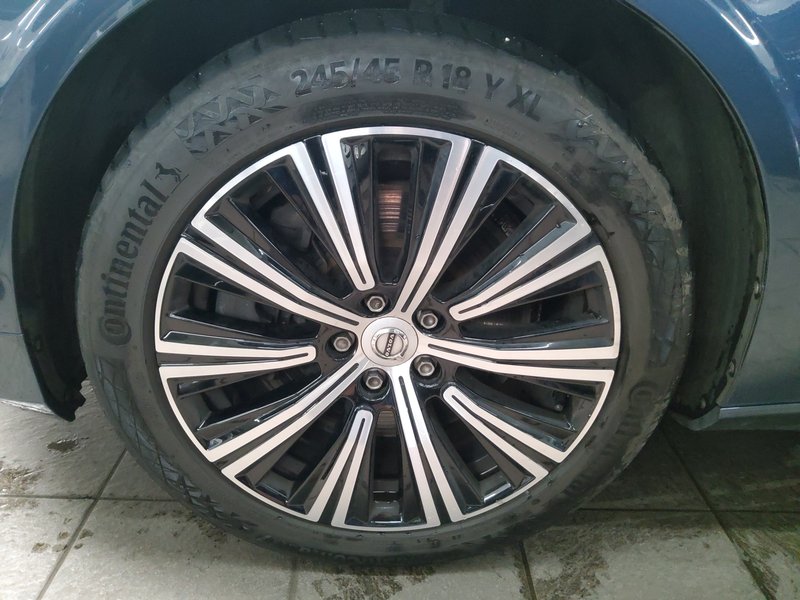 Volvo V90 T8 AWD Hybrid Inscription automatik • AHK • 360° kamera — 11