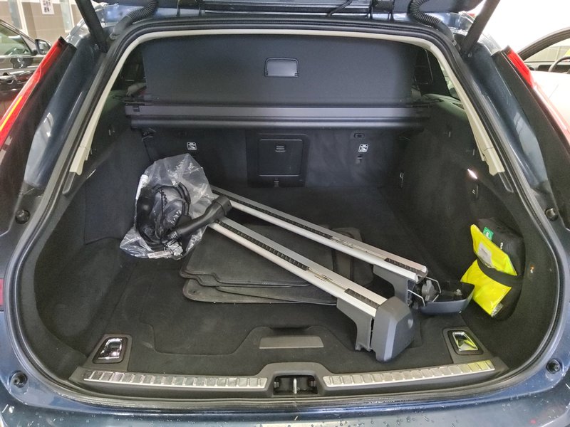 Volvo V90 T8 AWD Hybrid Inscription automatik • AHK • 360° kamera — 12