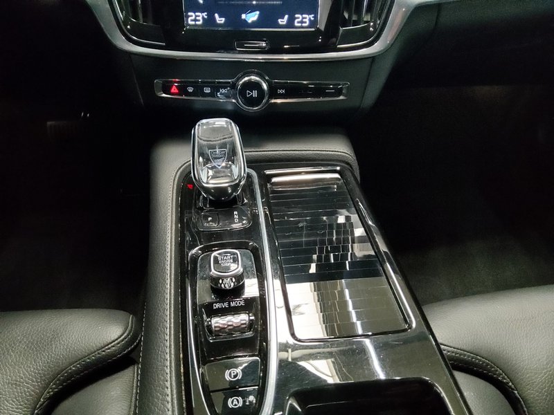 Volvo V90 T8 AWD Hybrid Inscription automatik • AHK • 360° kamera — 6