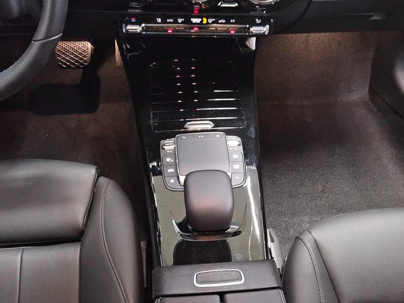 Mercedes-Benz CLA 200 d Shooting Brake automatik Progressive • koža • AHK — 6